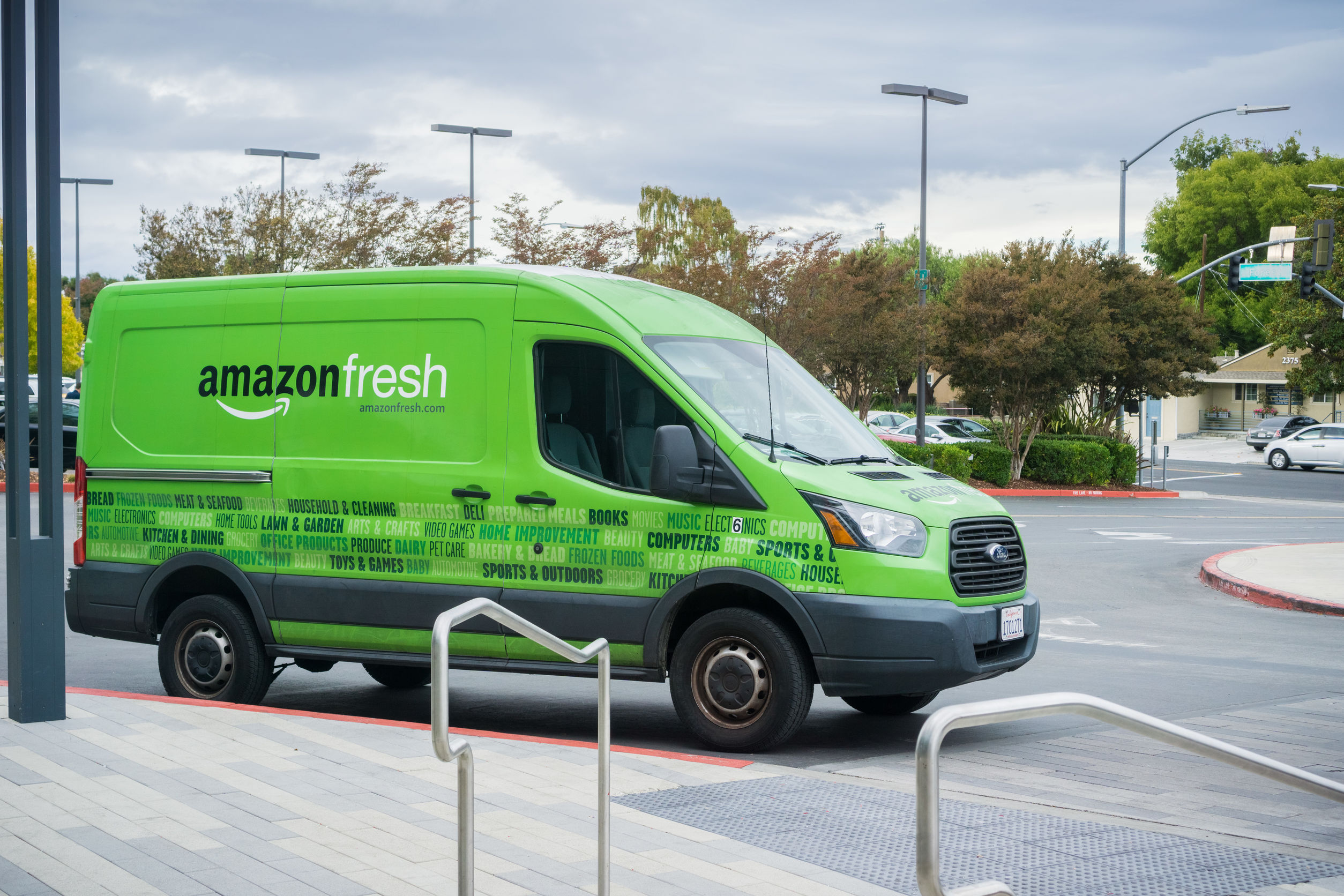 With Amazon Fresh now free, Grocers should be betting on convenience